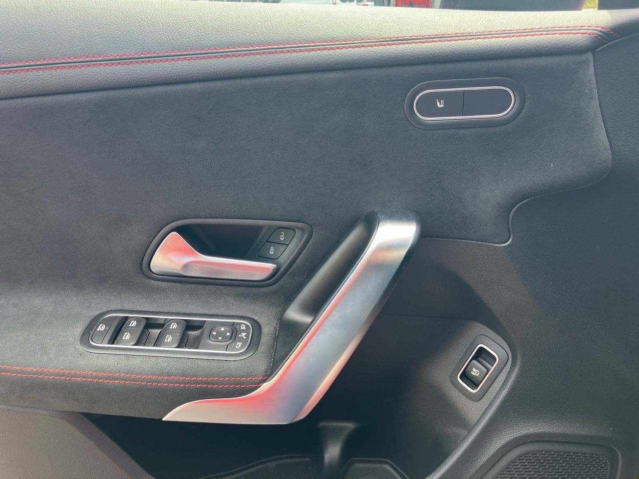Fahrzeugabbildung Mercedes-Benz CLA 180 SB AMG+NIGHT+AHK+LENKRADHEIZ+AMBIENTE+