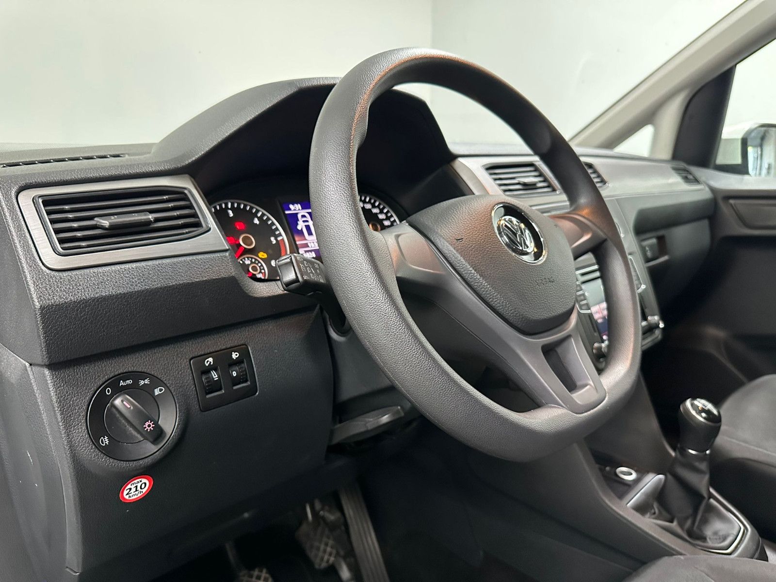 Fahrzeugabbildung Volkswagen Caddy Maxi 2,0TDI 5-Sitzer*AHK*TEMPO*NAVI*