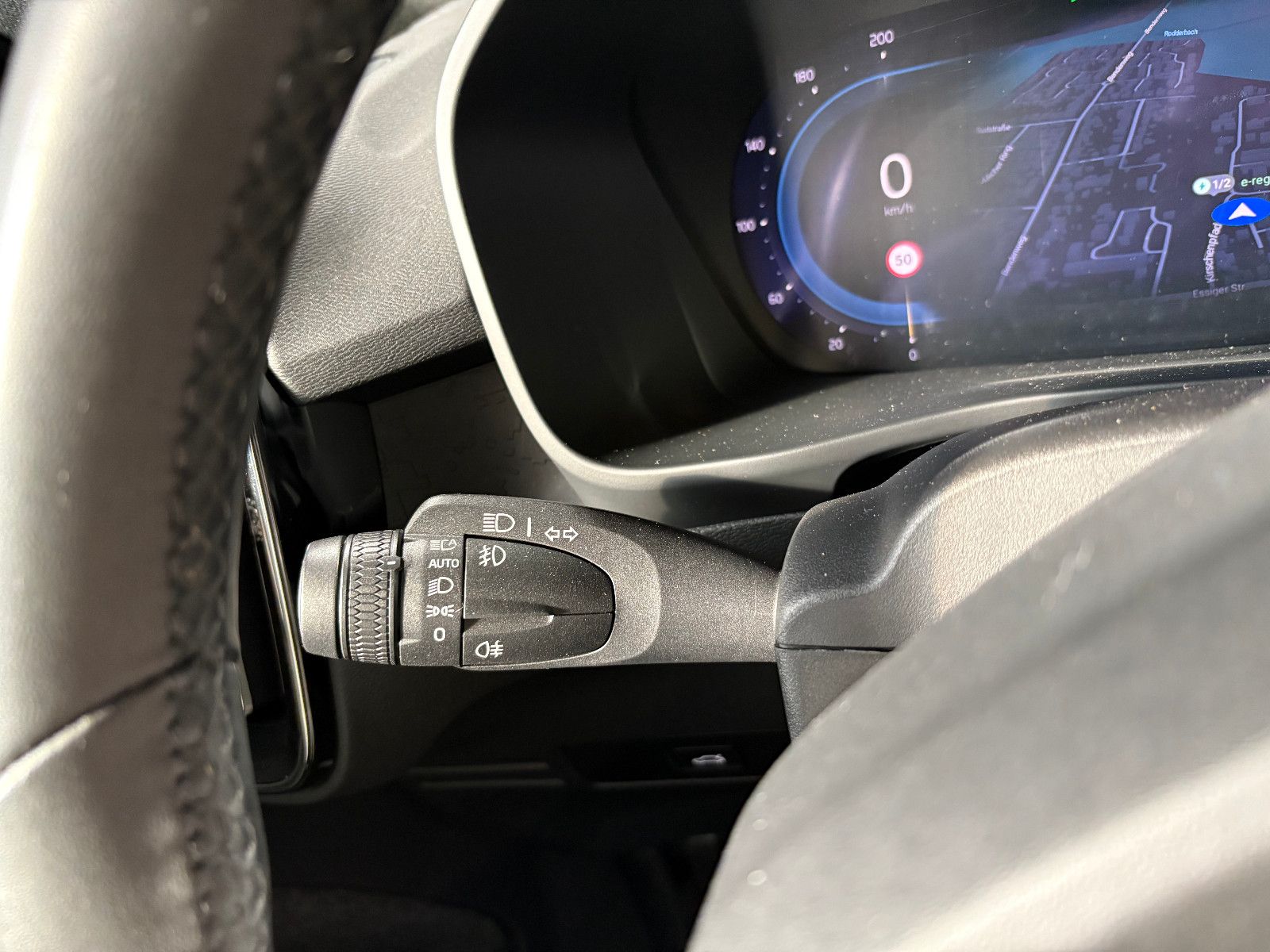 Fahrzeugabbildung Volvo XC 40 Core Plus Recharge Electric/KAMERA/CARPLAY