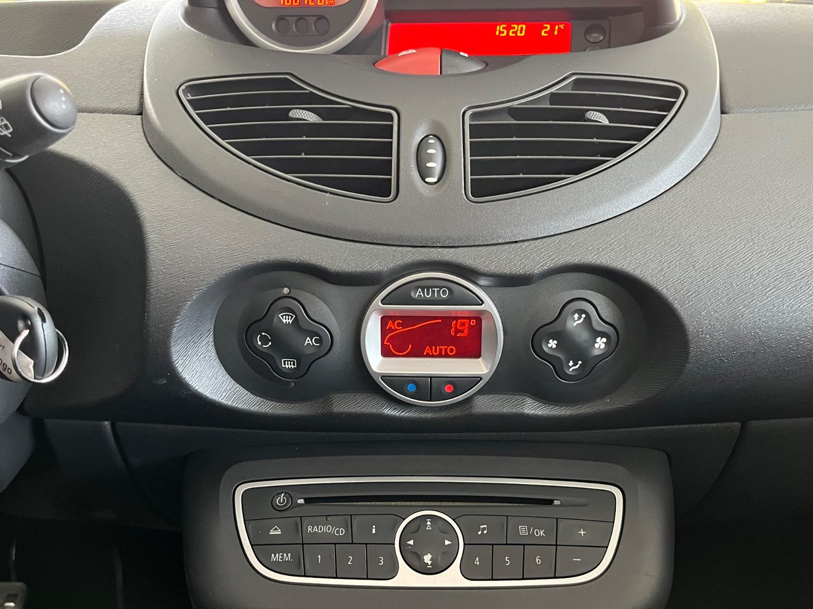 Renault TWINGO SPORT 1,6 133PS 1.HAND PANORA. KLIMAAUTO!