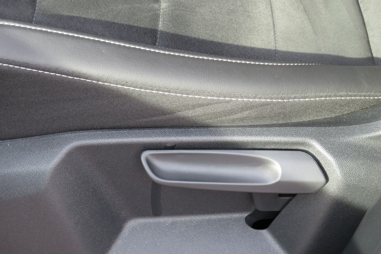 Fahrzeugabbildung Volkswagen T-Roc Style KAMERA ACC NAVI APP SITZH DIGI-COPI