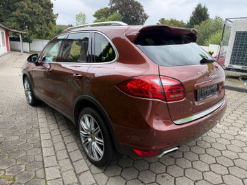 Porsche Cayenne - 4