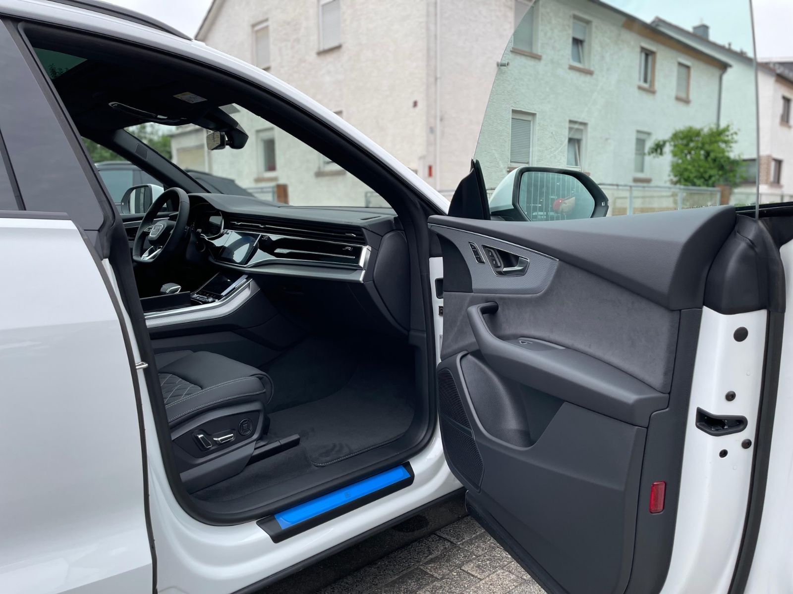 Fahrzeugabbildung Audi Q8 50 TDI Facelift |SLine|HUD|Softclose|23"|B&O|