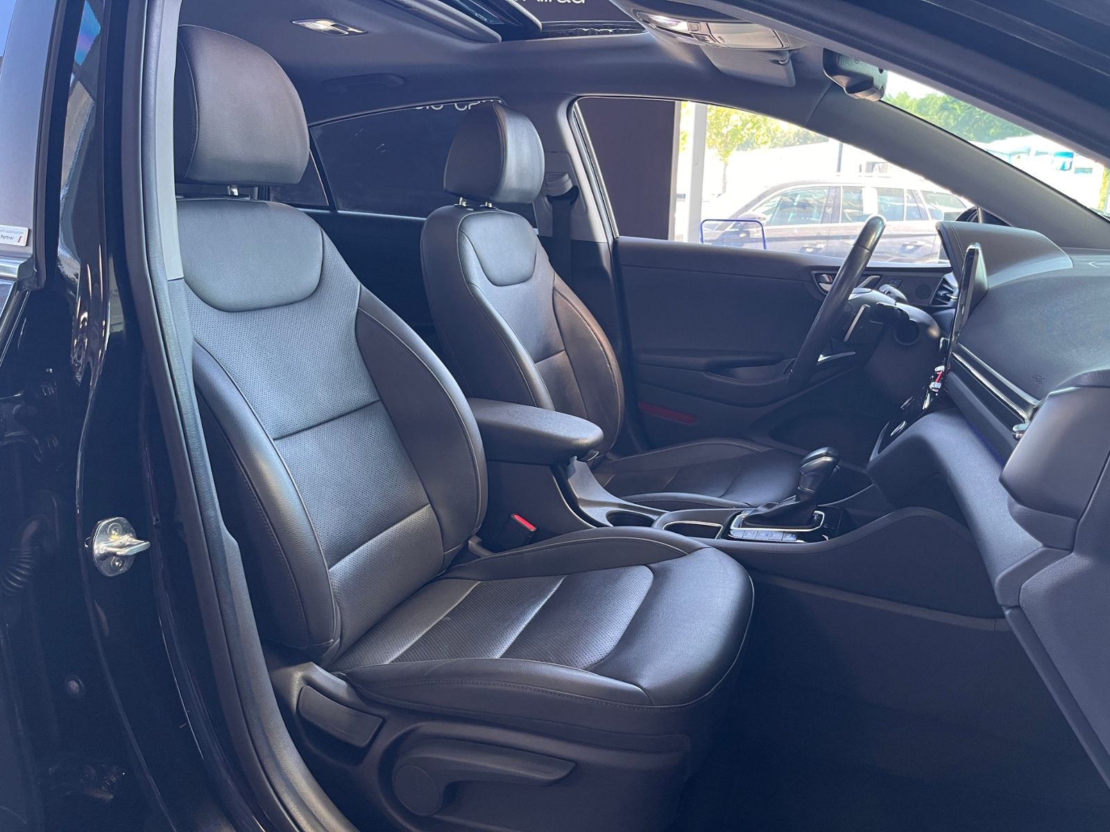 Fahrzeugabbildung Hyundai IONIQ Premium Prime Hybrid PANO LEDER LED