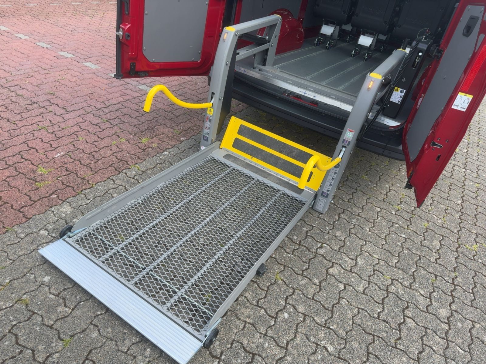 Fahrzeugabbildung Volkswagen Crafter 35 2.0 TDI ' Rollstuhl Umbau ' Navi Klim