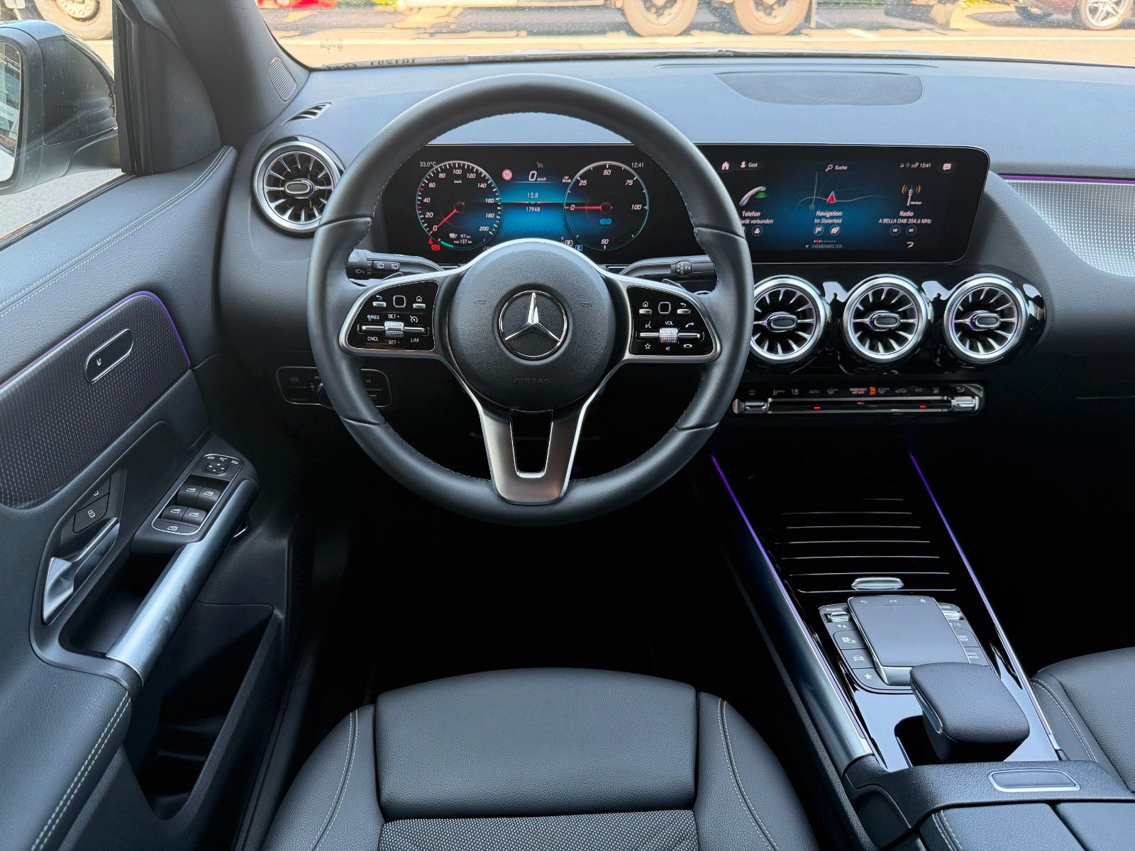 Fahrzeugabbildung Mercedes-Benz EQA 300 4M Progressive+19AMG+RKF+TotW+Ambiente+