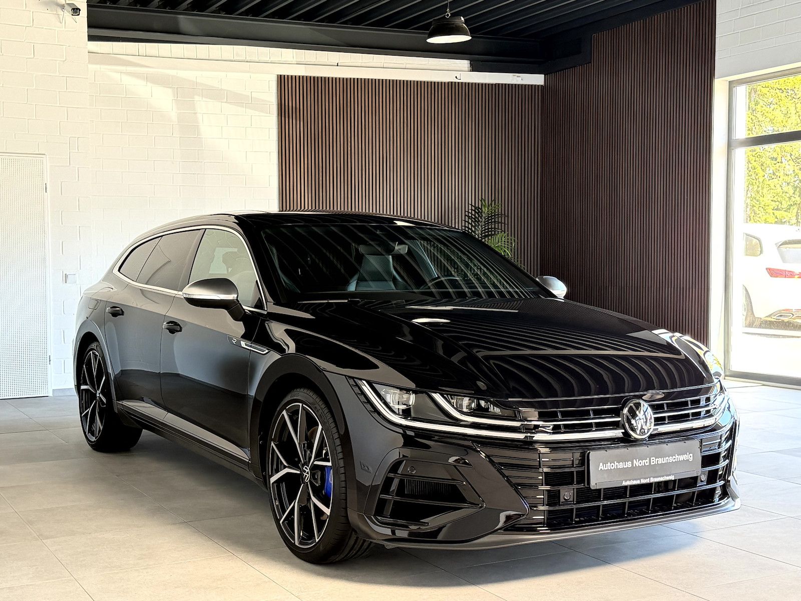 Volkswagen Arteon Shooting Brake R 2.0 TSI IQ Pano H&K AHK foto 4