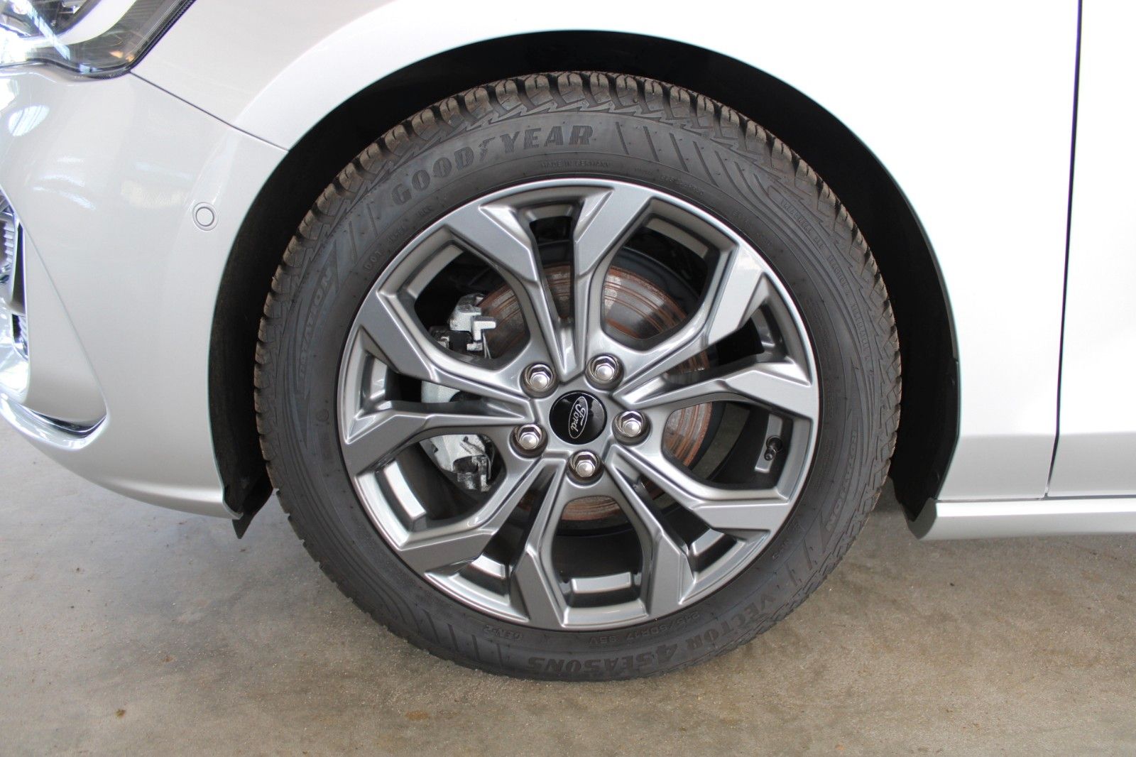 Fahrzeugabbildung Ford Focus ST-Line Turnier Automatik LED ACC CAM uvm.