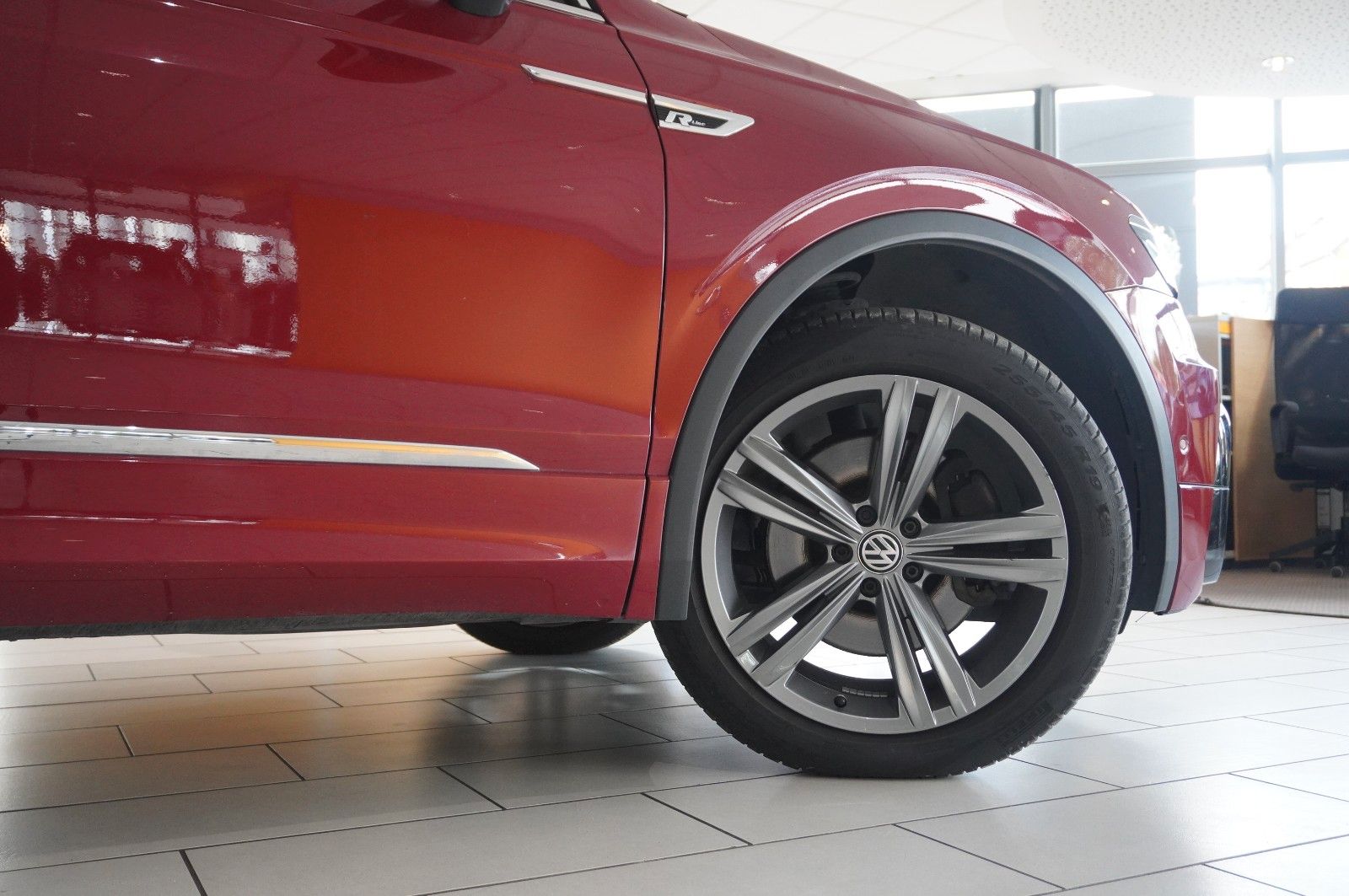 Fahrzeugabbildung Volkswagen Tiguan Allspace 2.0D 4M R-LINE 7-SITZER NAVI/AHK