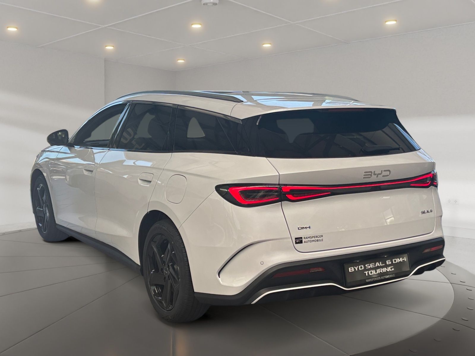 BYD SEAL 6