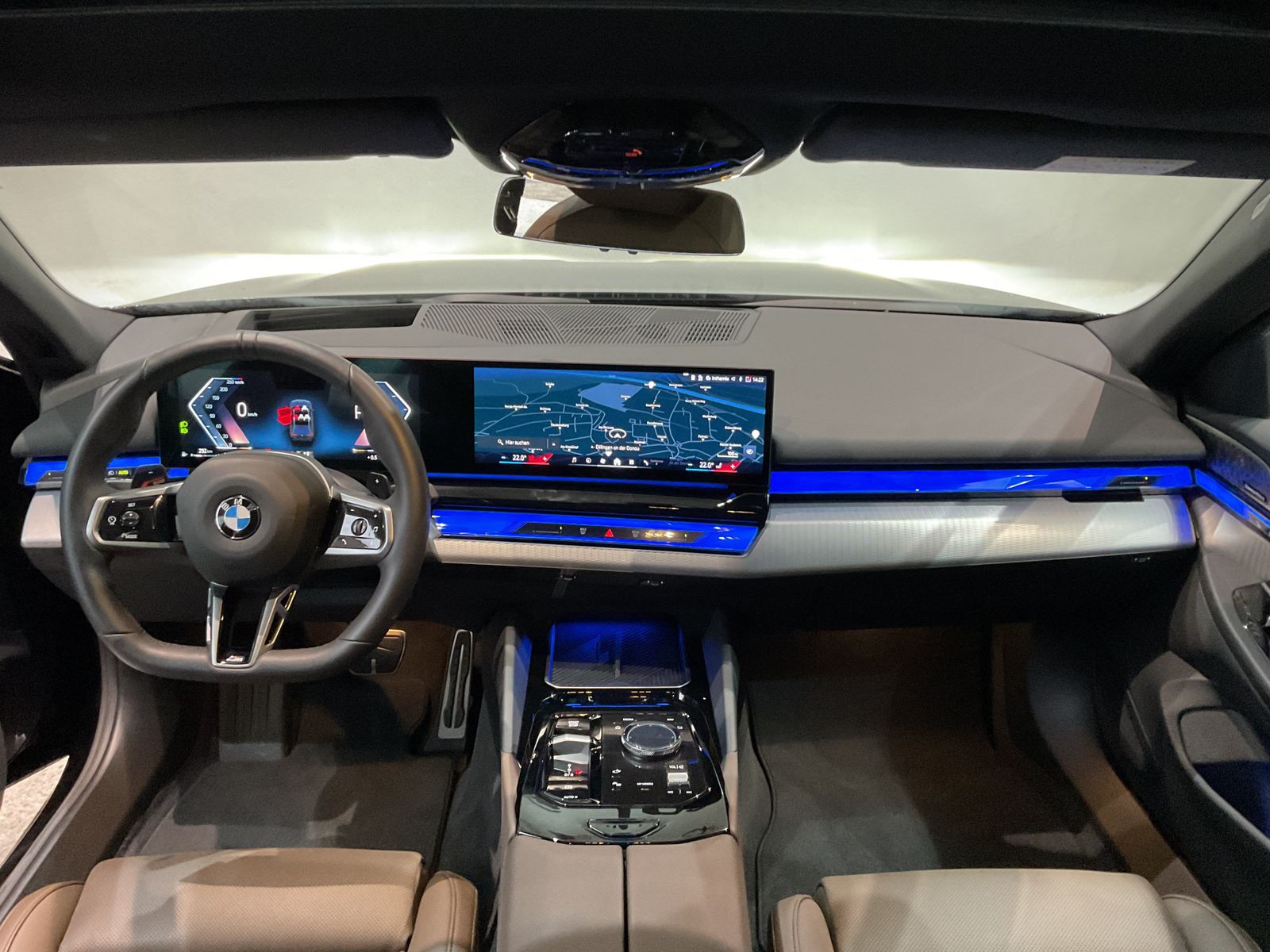 Fahrzeugeinzelansicht 7 Fahrzeugabbildung BMW 540d xDrive Touring M Sportpaket Pro DAB LED AHK