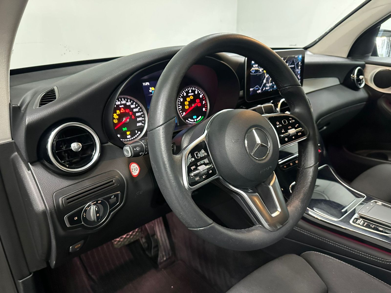 Fahrzeugabbildung Mercedes-Benz GLC 300 e 4MATIC Autom. *NIGHT*LED*AHK*
