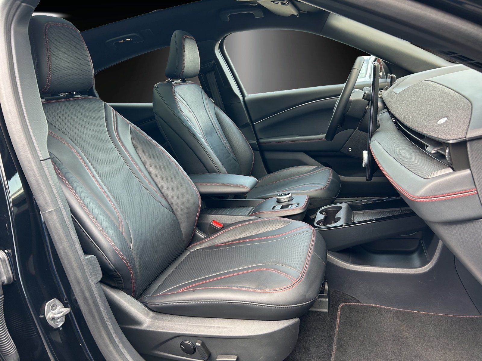 Fahrzeugabbildung Ford MACH-E AWD MATRIX-LED/360°/B&O/NAVI/ACC/PANO/