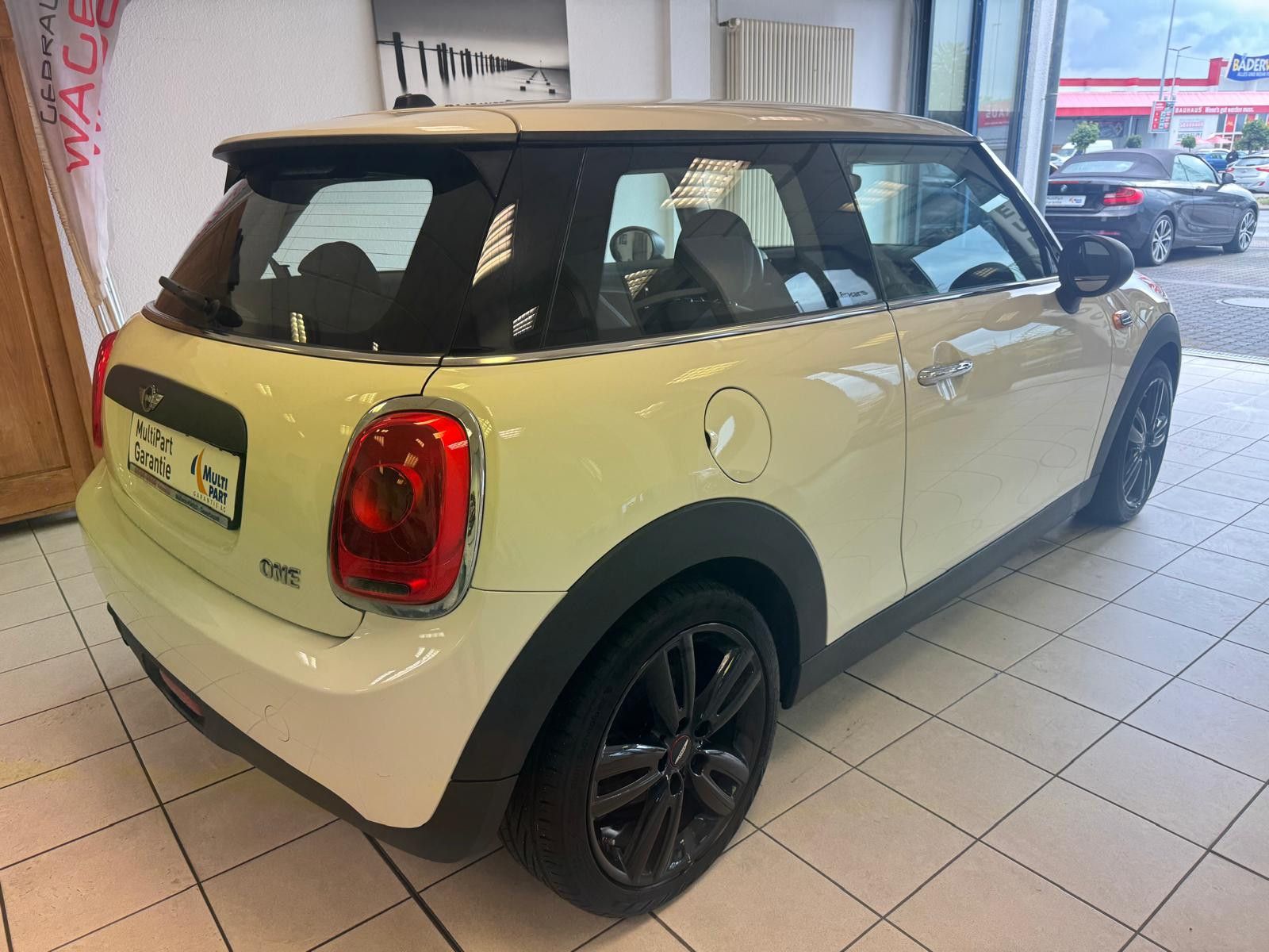 Fahrzeugabbildung MINI ONE_FIRST/WENIG KM/ /KLIMA/