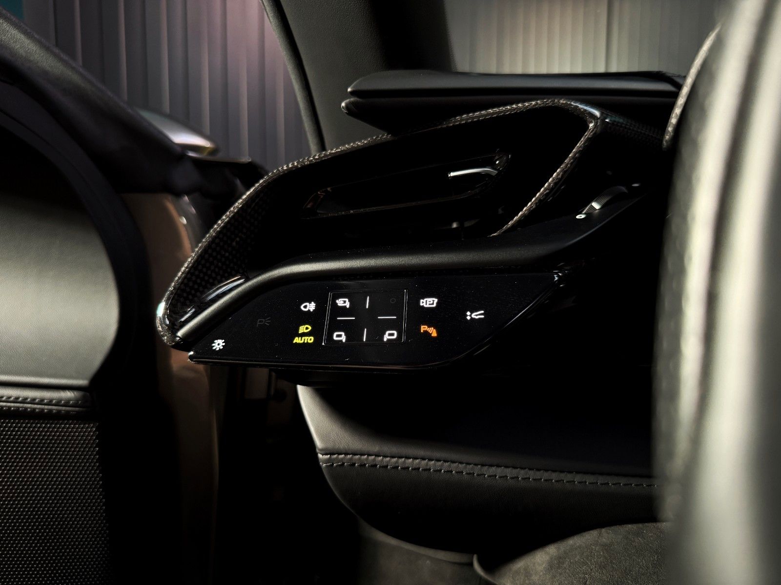 Fahrzeugabbildung Ferrari SF90 + Grigio Ferro + 2.257 km + Lift + Daytona