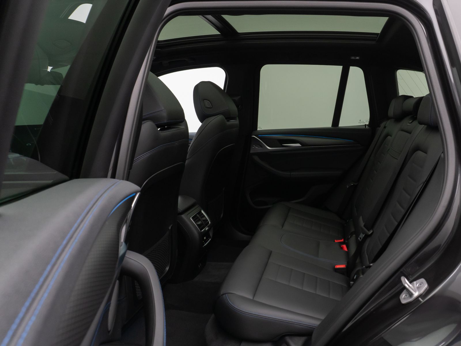 Fahrzeugabbildung BMW iX3 Impressive M Sport Panorama 360°HUD DAB H/K