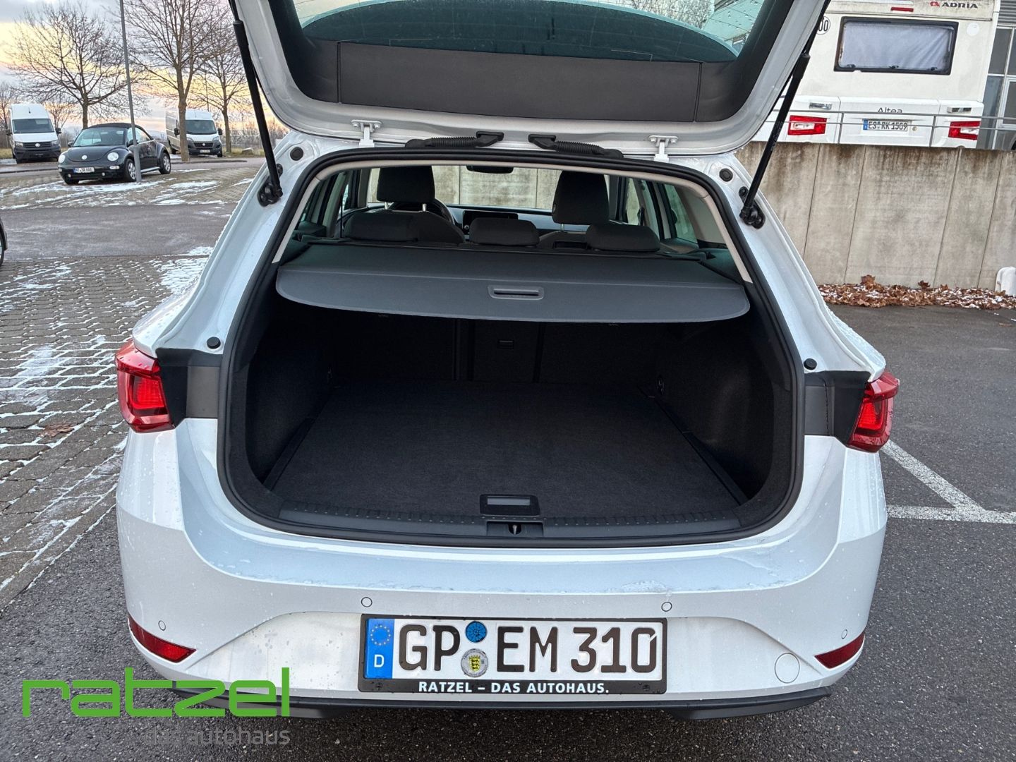 Fahrzeugabbildung SEAT Leon Sportstourer STYLE 1.5 eTSI DSG+PDC+LED+SHZ