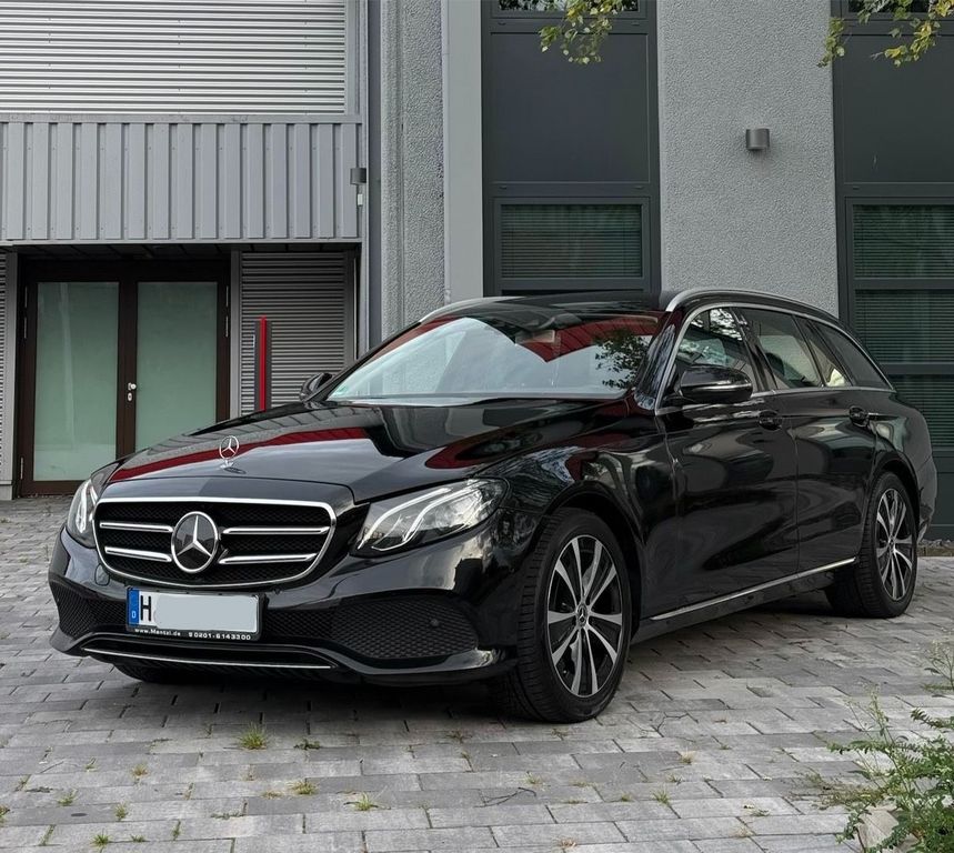 Image of Mercedes-Benz E 220