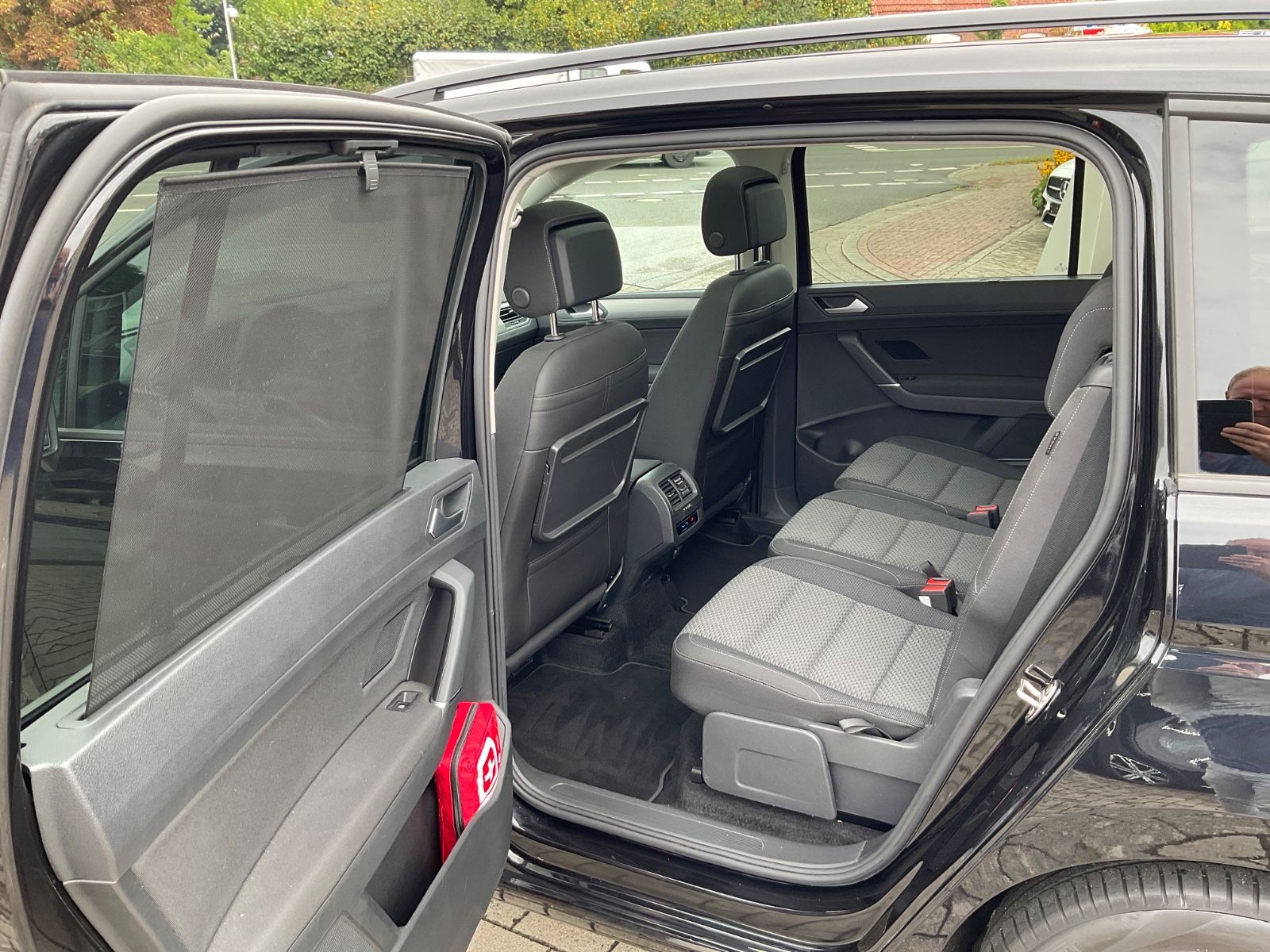 Fahrzeugabbildung Volkswagen Touran 1.5 TSI DSG,7 Sitze,AHK,Standheizung,Pano