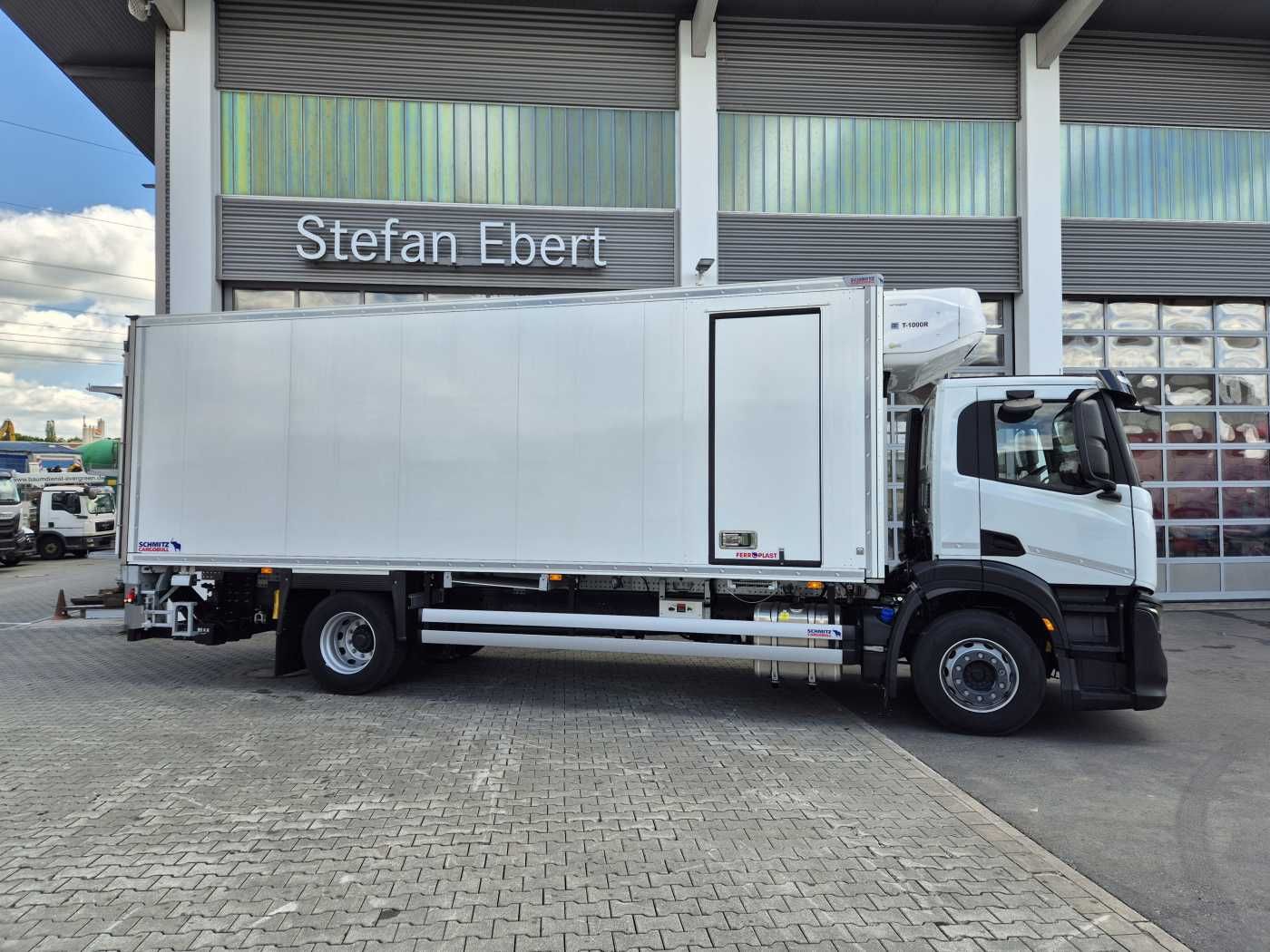 Fahrzeugabbildung Iveco S-Way AD190S40/FP ThermoKing T-1000R LBW Tür AHK