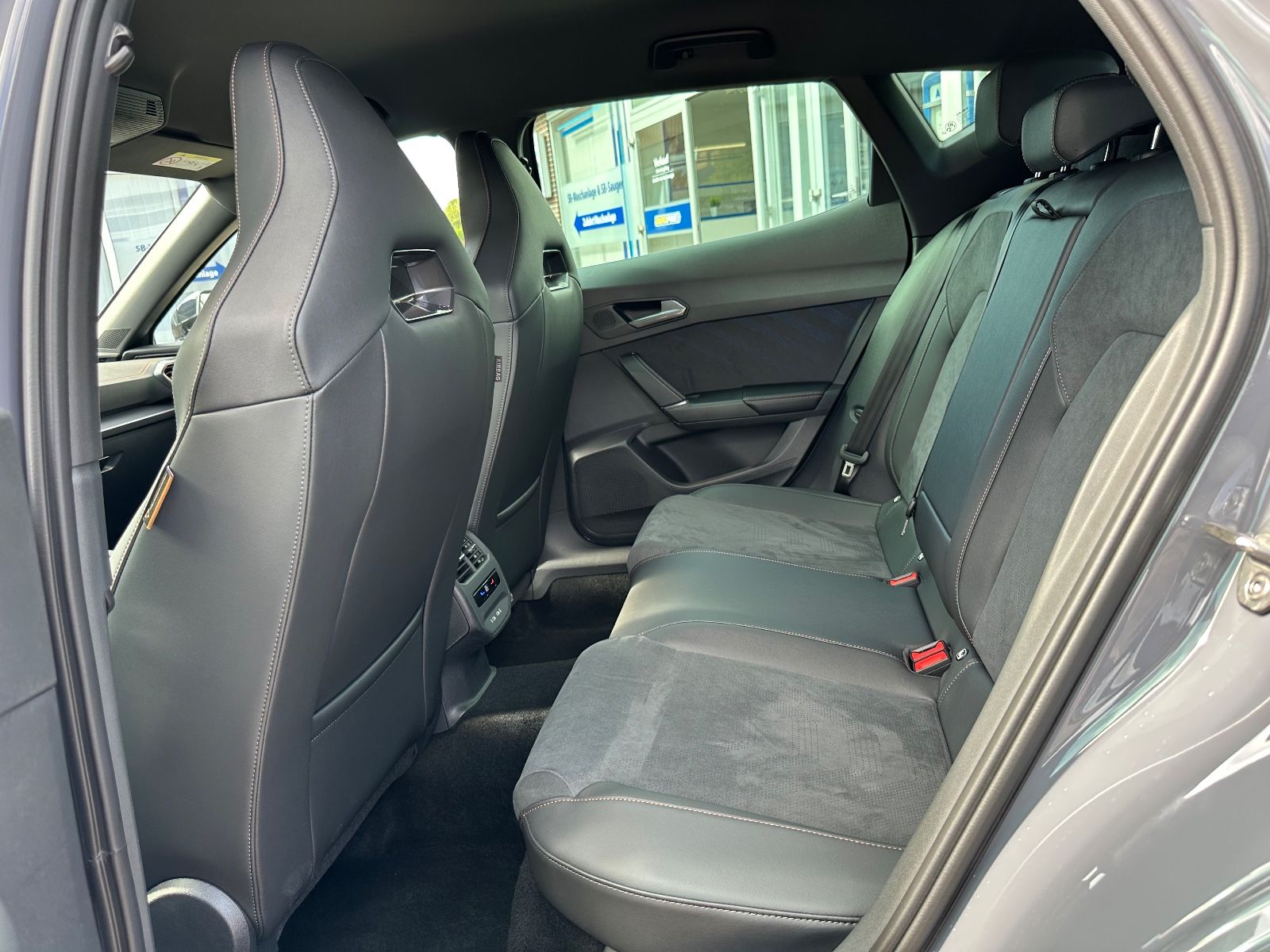 Fahrzeugabbildung CUPRA Formentor VZ 2.0 TSI DSG Navi/ACC/AHK/LED/Shzg.