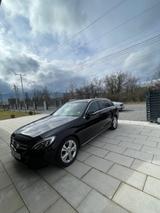 Mercedes-Benz 220 - Mercedes-Benz 220 mit Diesel-Antrieb