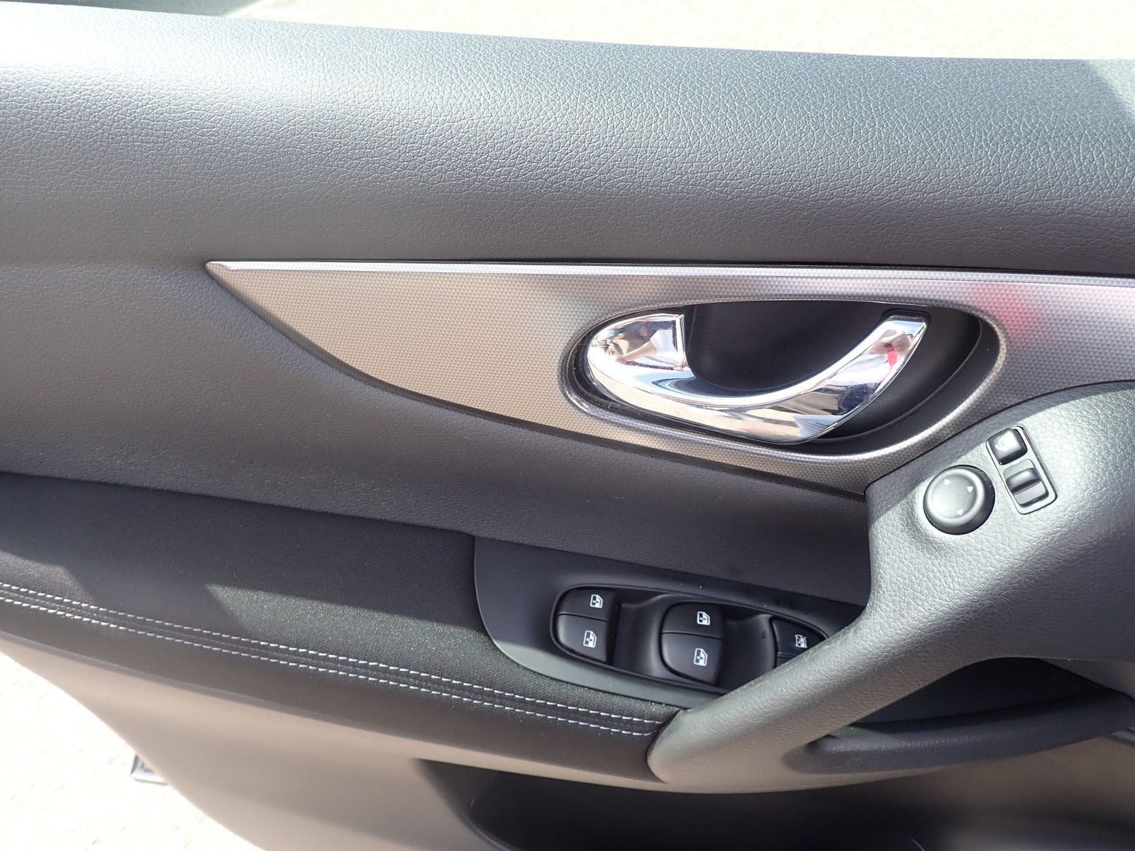 Fahrzeugabbildung Nissan Qashqai N-Connecta 1.6 DIG-T