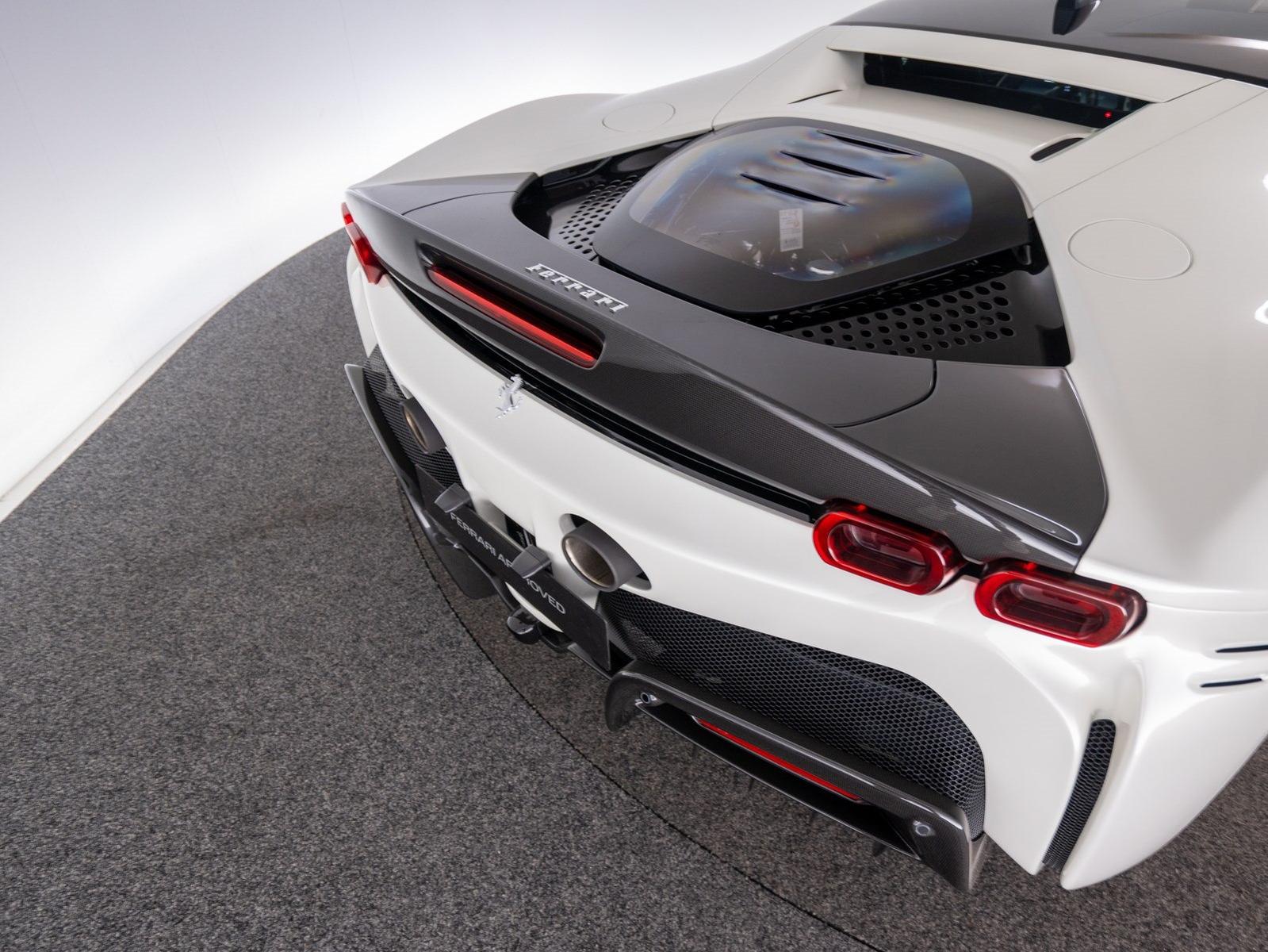 Ferrari SF90 Stradale ASSETTO FIORANO