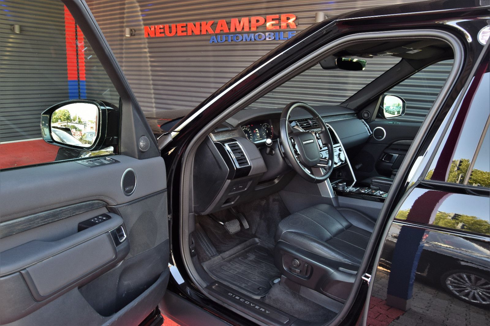 Fahrzeugabbildung Land Rover Discovery 5 HSE SDV6 AWD LED Panorama 7Sitze AHK