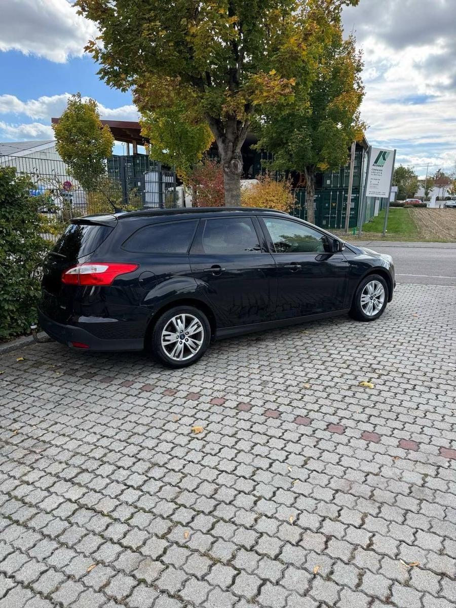 Ford Focus 2014 — rear view