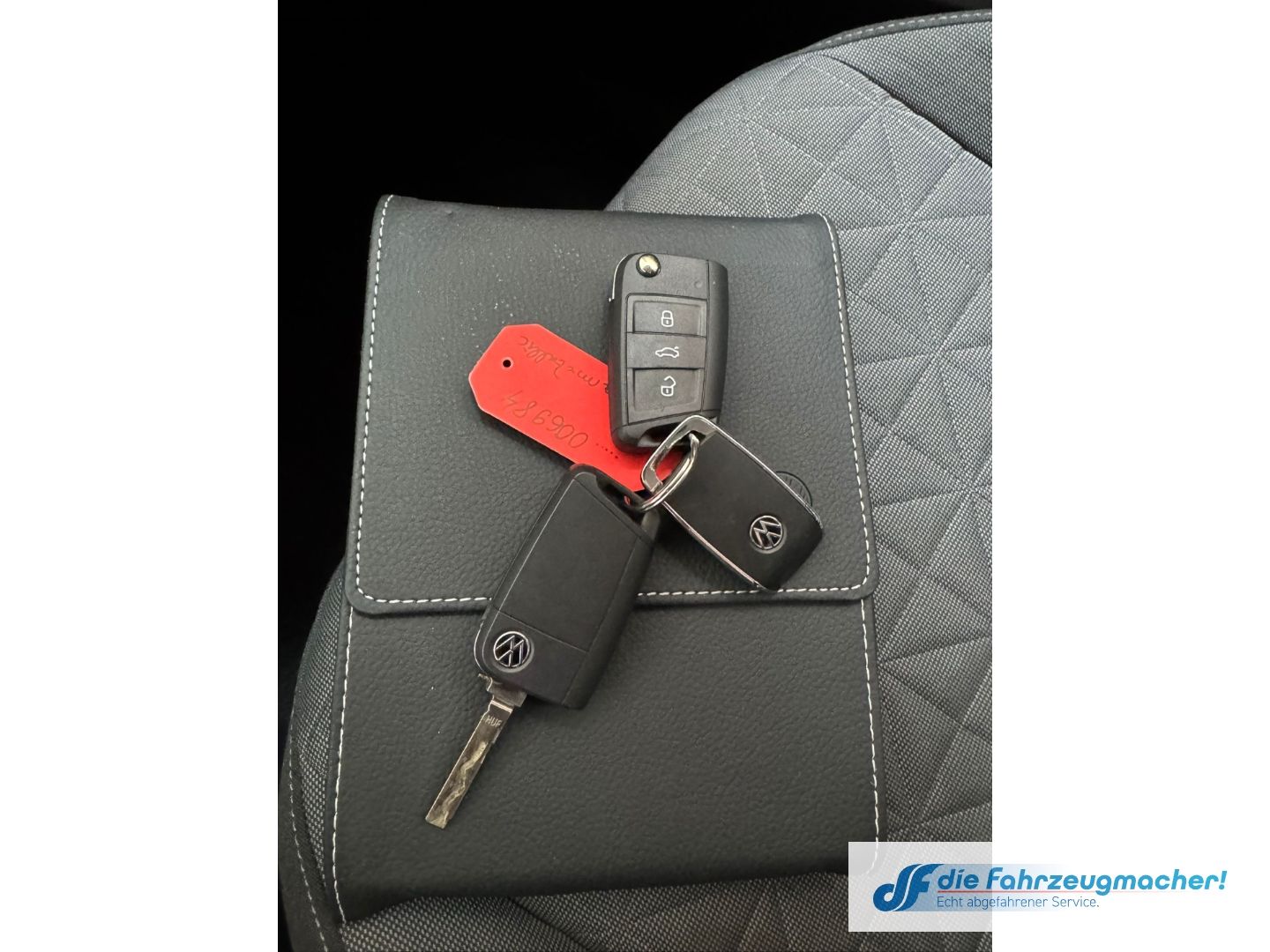 Fahrzeugabbildung Volkswagen Tiguan Life 4Motion StandHZG AHK-klappbar Navi L