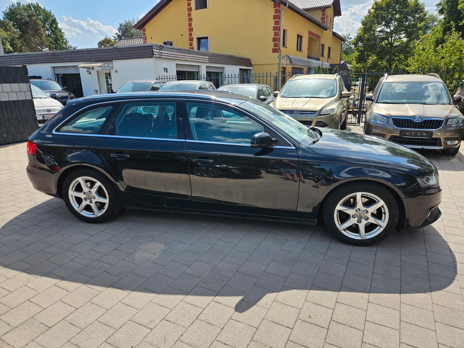 Audi A4 2011 — photo 8