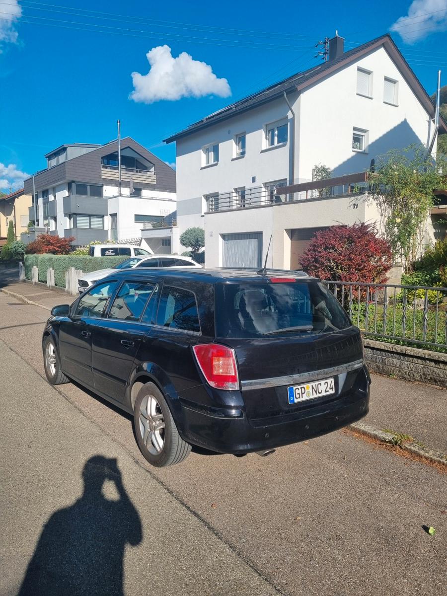 Opel Astra 2006 — rear view