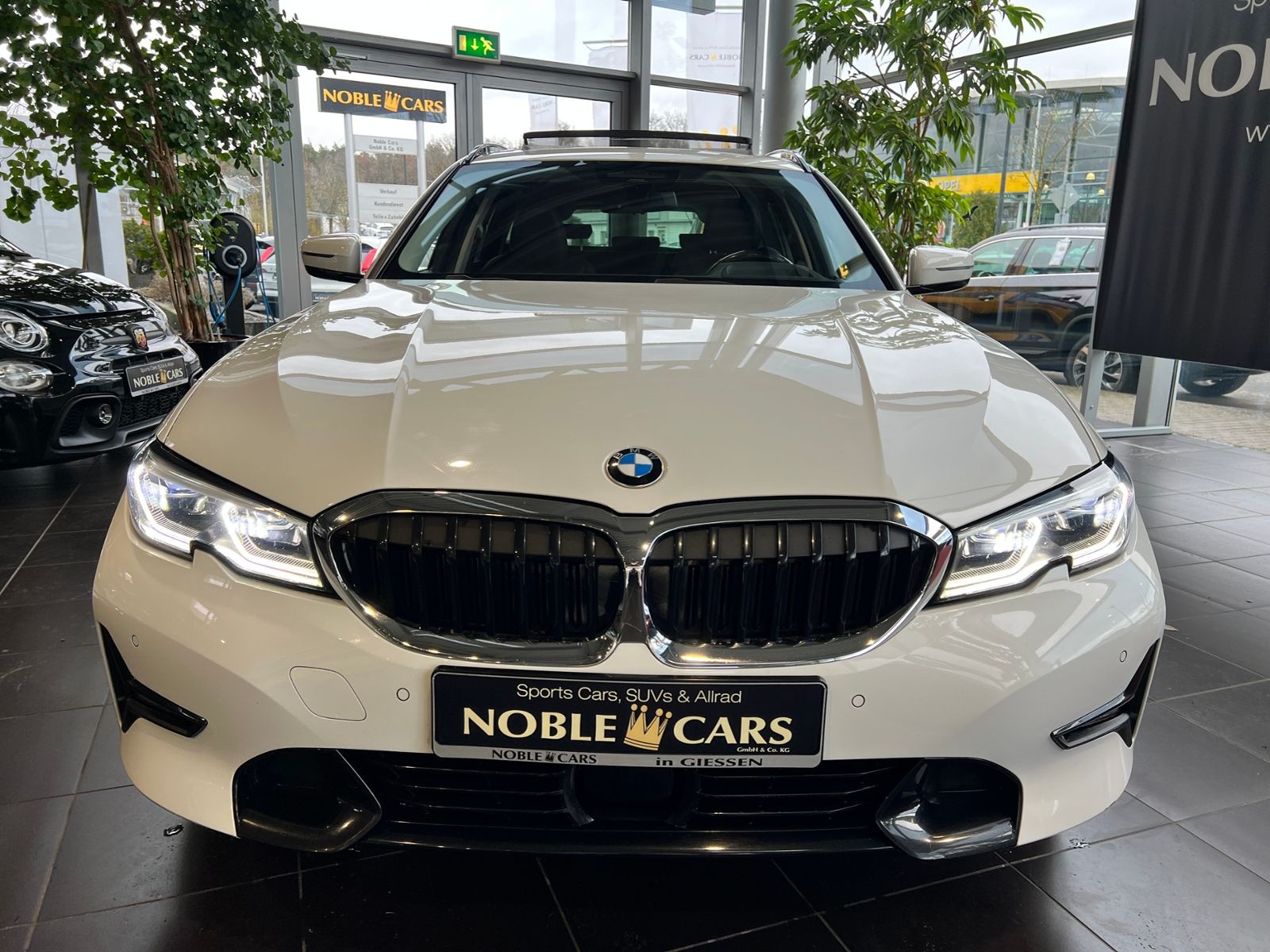 Fahrzeugabbildung BMW 320i Touring Sport Line PANO ACC LASER RFK