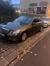 Mercedes-Benz Mercedes Benz E-Klasse 220 - Mercedes-Benz E 220 aus 2012 mit Diesel-Antrieb: Limousine