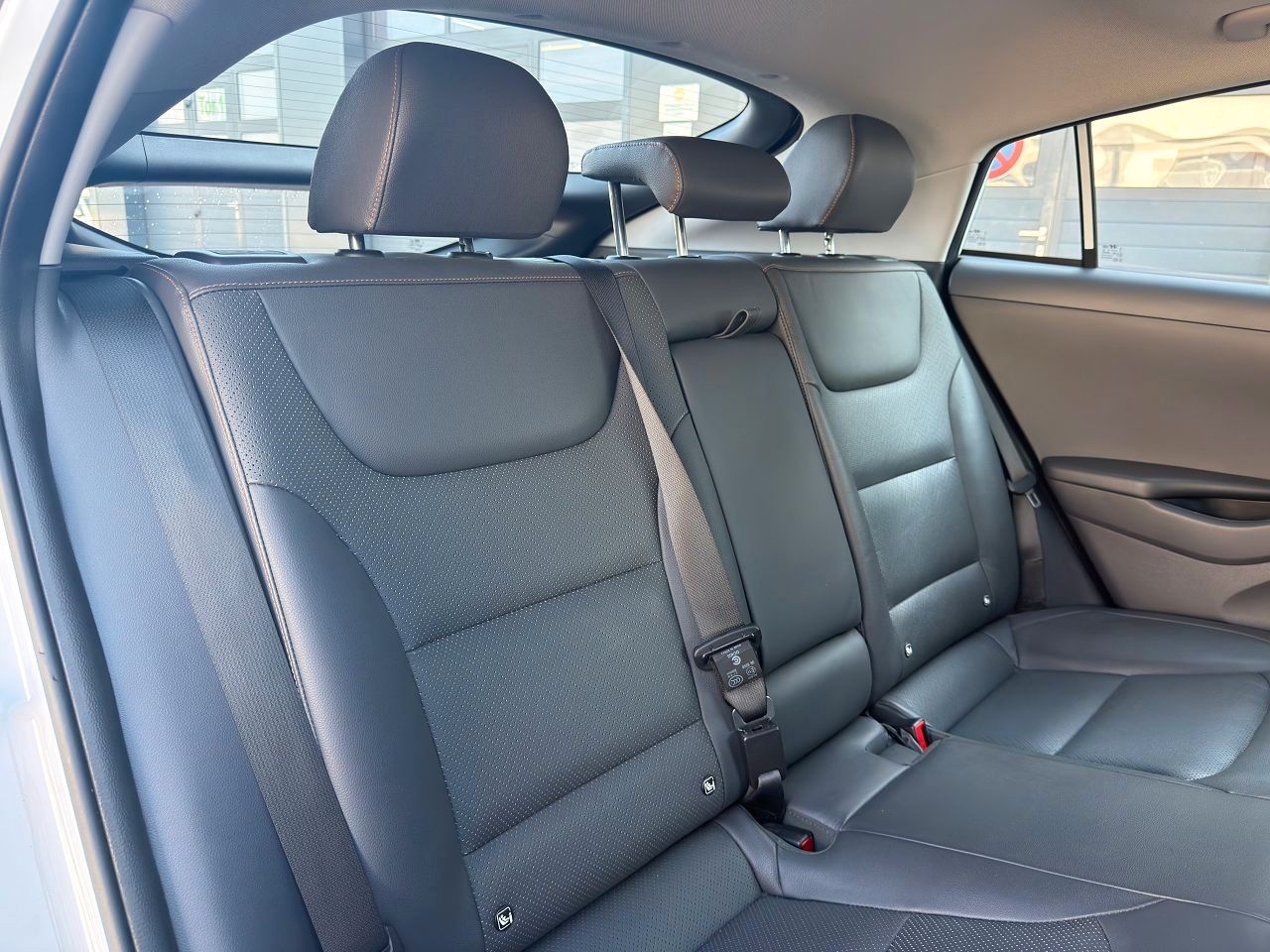 Fahrzeugabbildung Hyundai IONIQ EV Premium *Schiebedach*Totwinkel*ACC*LED*