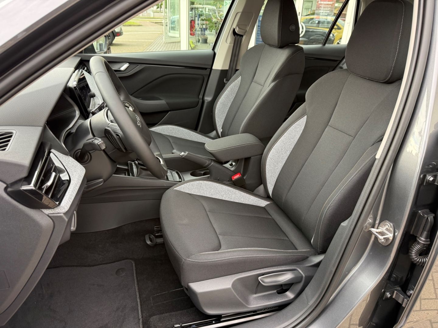 Fahrzeugabbildung SKODA Kamiq Selection el.AHK DigCoc LED CarPlay Winter