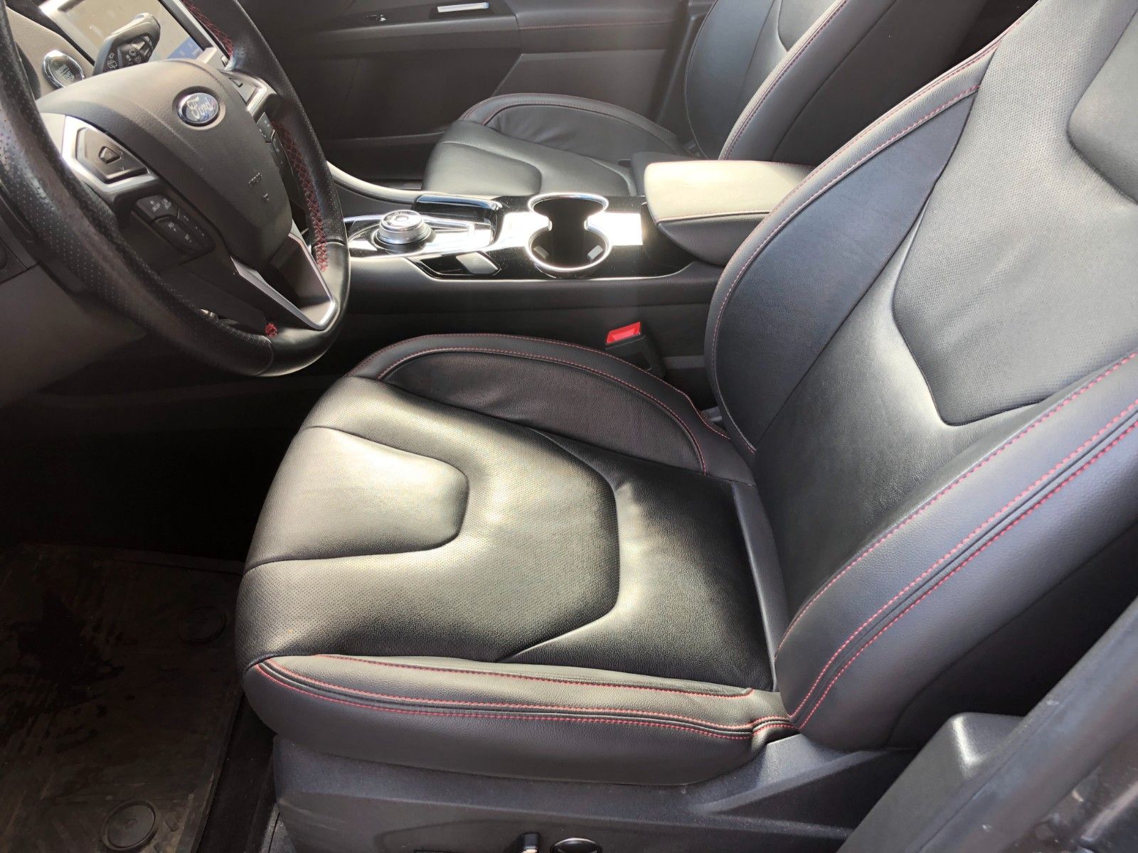 Fahrzeugabbildung Ford Mondeo Lim. ST-Line AWD