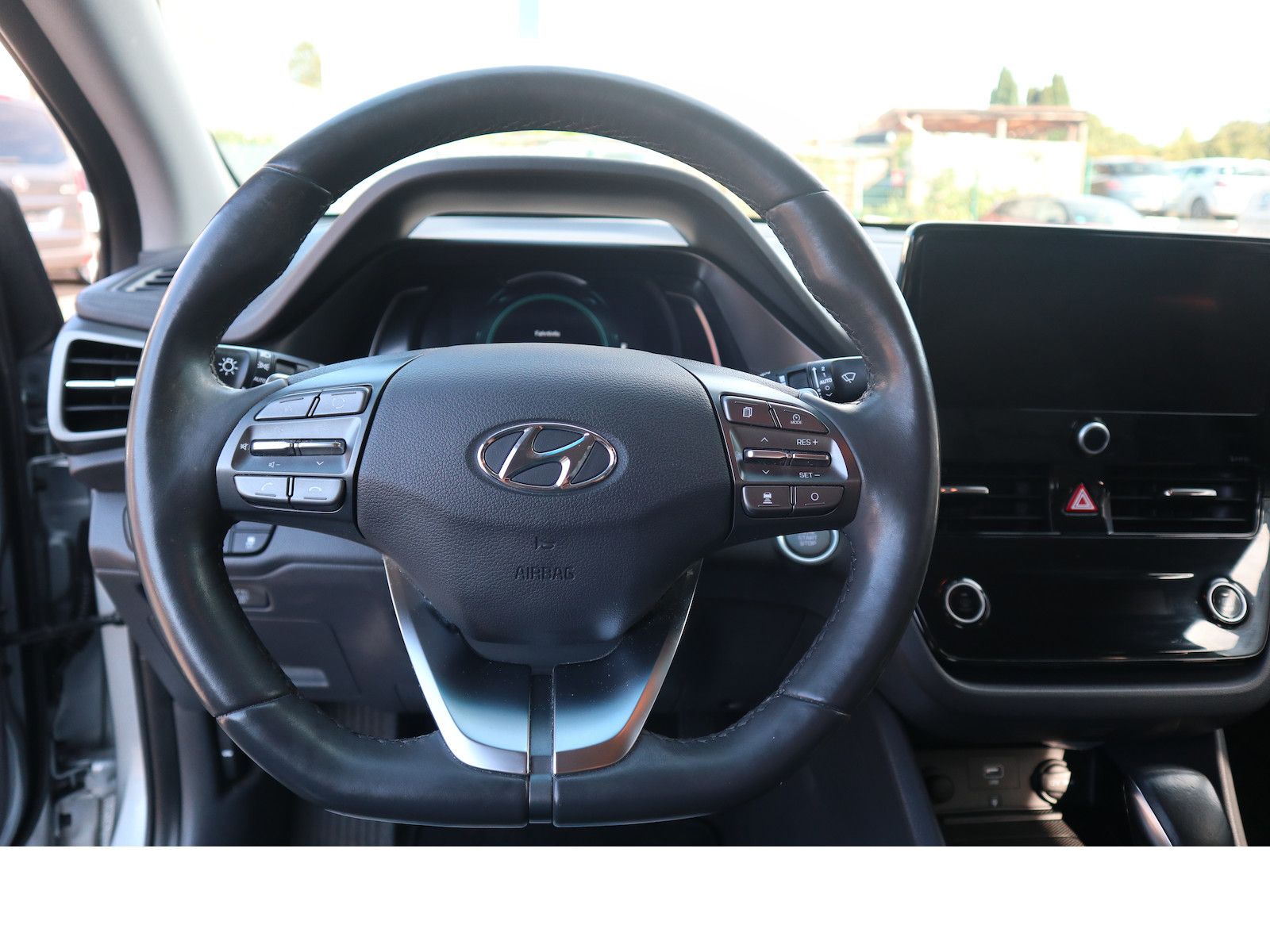 Fahrzeugabbildung Hyundai IONIQ Premium Hybrid Navi Scheckheftgepflegt