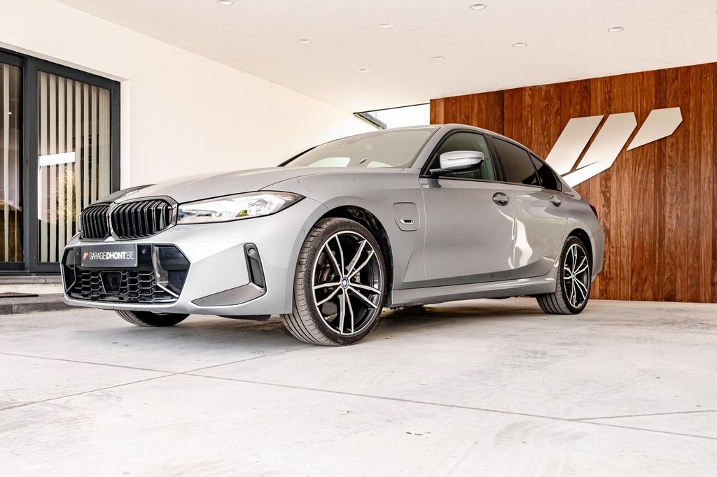 Image of BMW 330