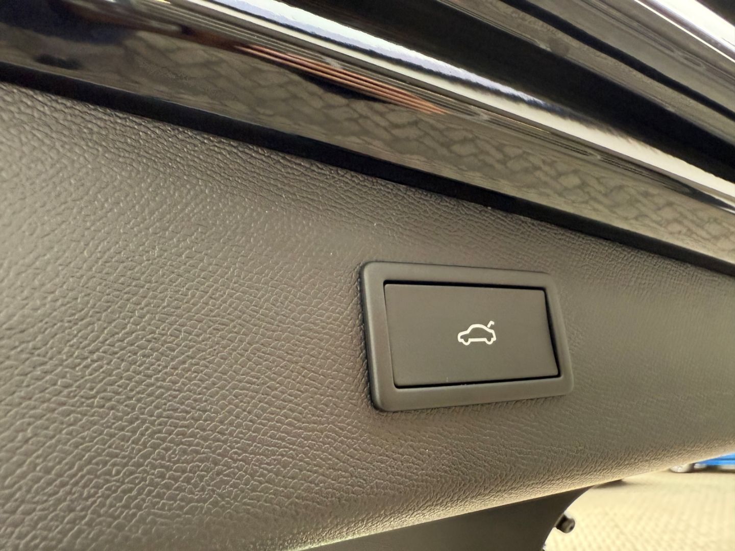 Fahrzeugabbildung CUPRA Leon Sportstourer 1.5 eTSI 110 kW Sportpaket Nav