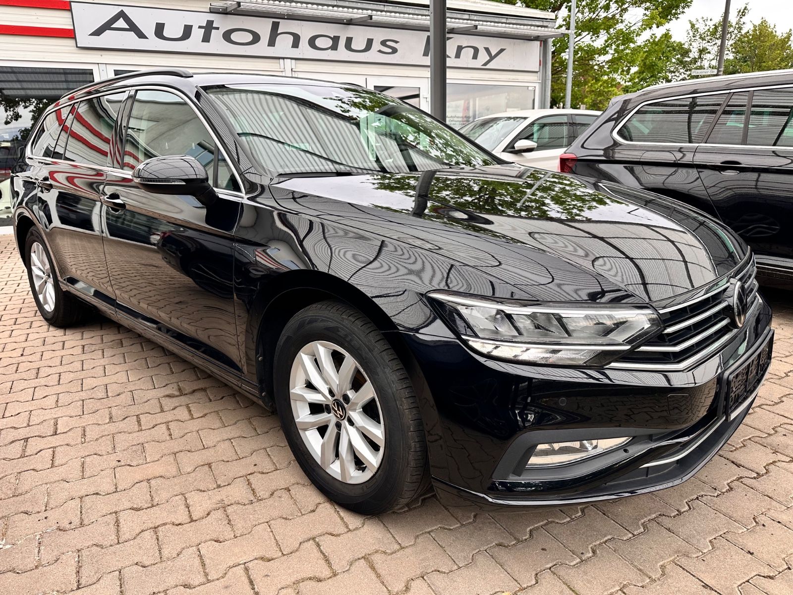 VW Passat Variant 2.0 TDI DSG Business*AHK*LED*NAVI