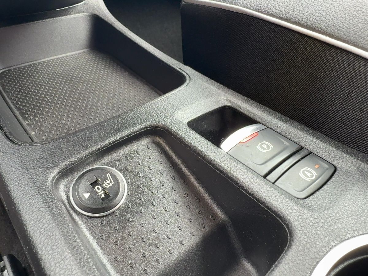 Fahrzeugabbildung Renault Captur INTENS E-TECH Plug-in 160 LKHZ ACC Kamera