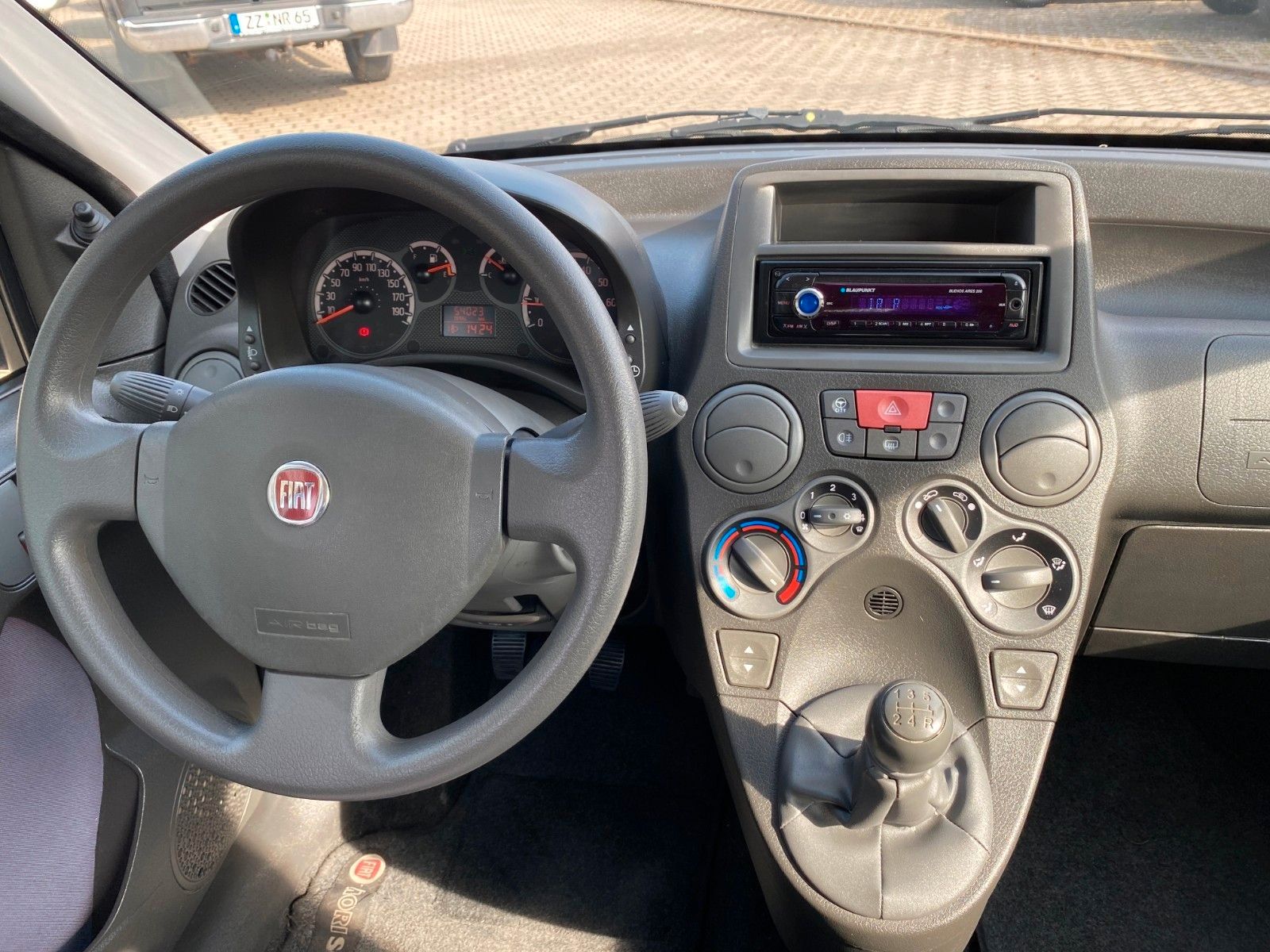 Fahrzeugabbildung Fiat Panda 1.2 8V Dynamic RADIO+KLIMA+2VORB+TÜV-NEU