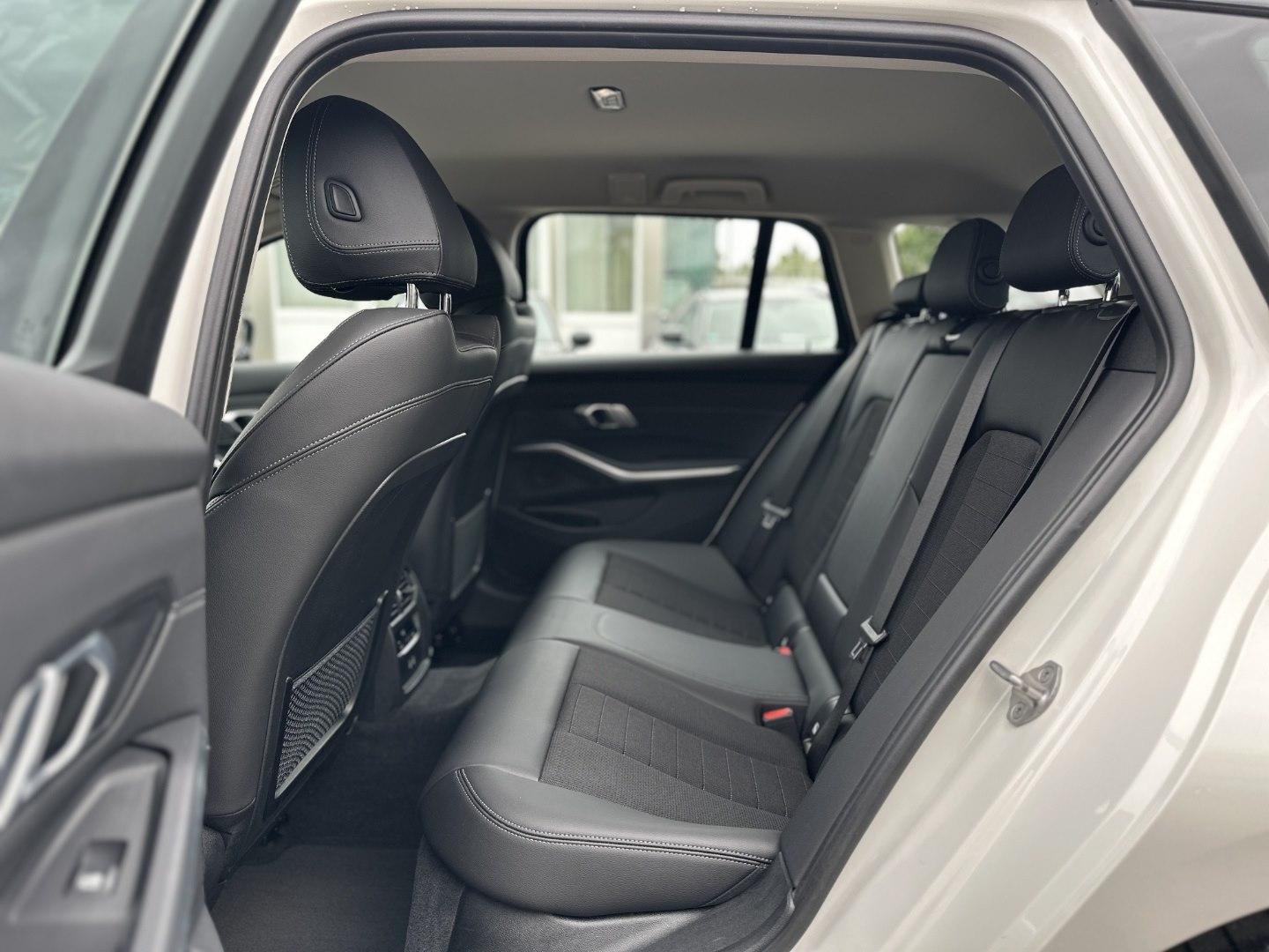 BMW 320d Touring Sport Line HiFi DAB LED WLAN RFK