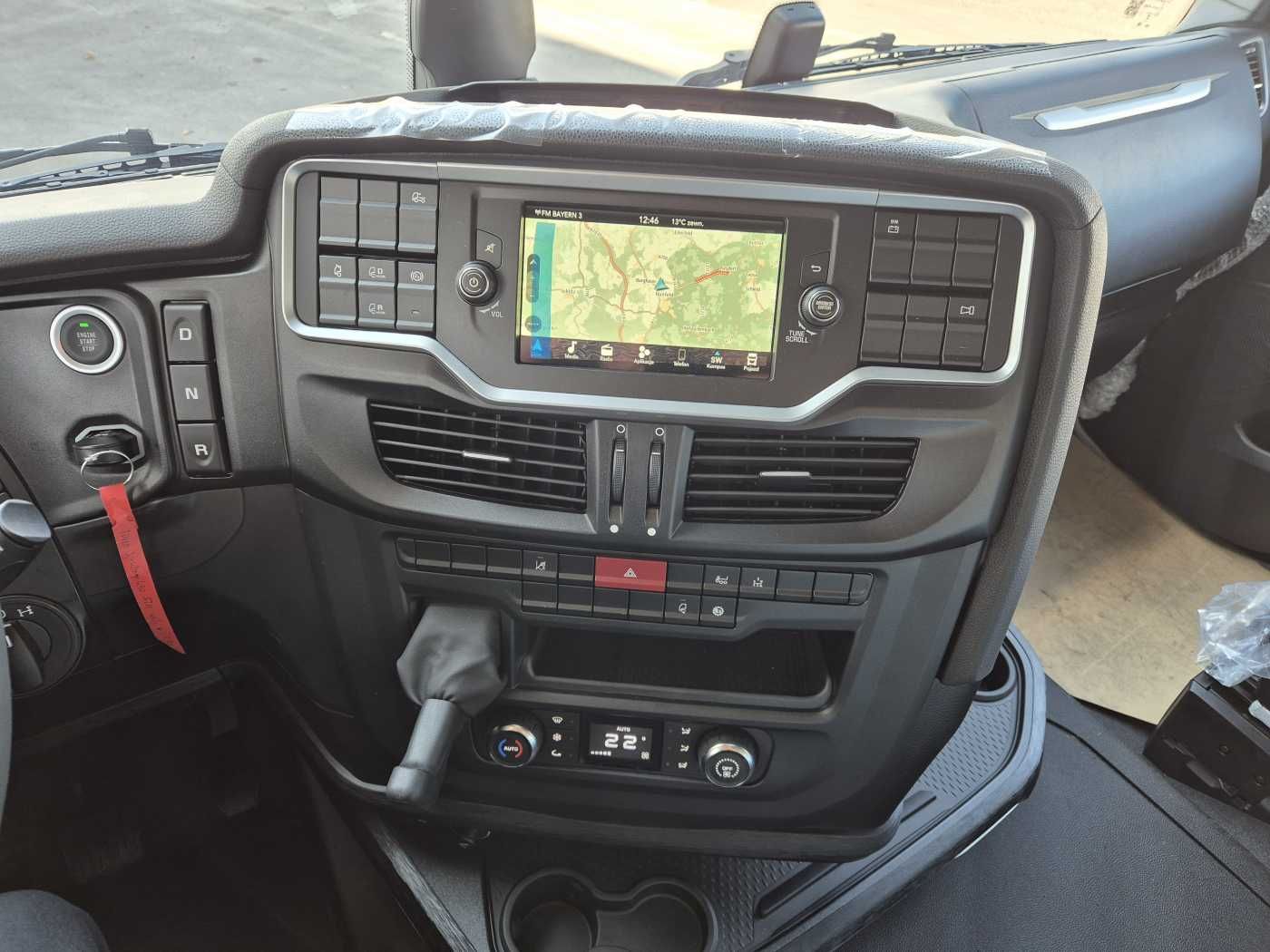Fahrzeugabbildung Iveco AS440X49T/P ON 4x4 HI-TRACTION Intarder 2x Bett