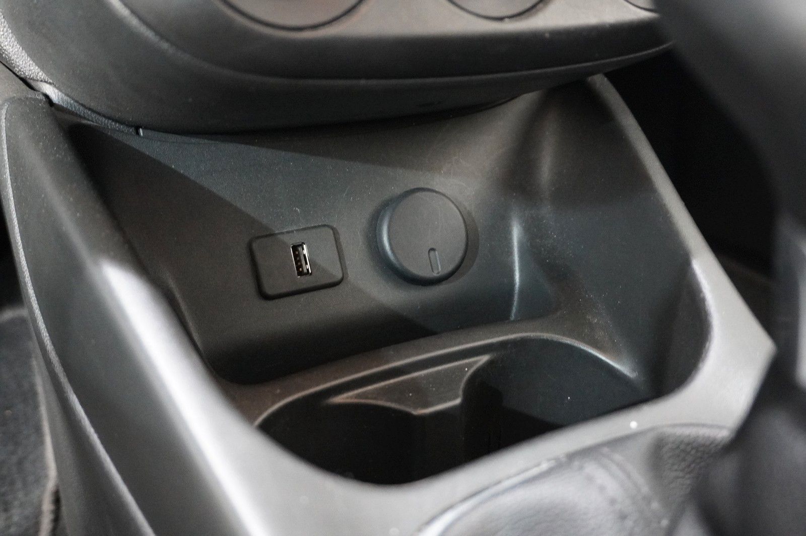 Fahrzeugabbildung Opel Corsa E 1.2 COLOR EDIT. AUTOM. LED/SHZ/SPORT/USB