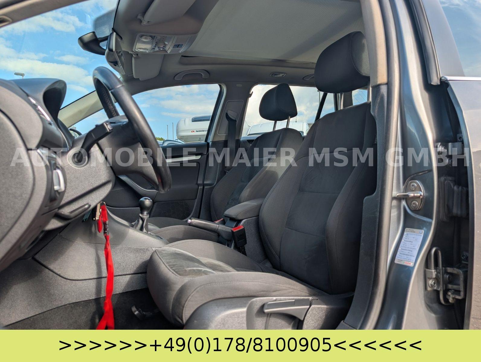 Volkswagen Golf 2011 — вигляд ззаду
