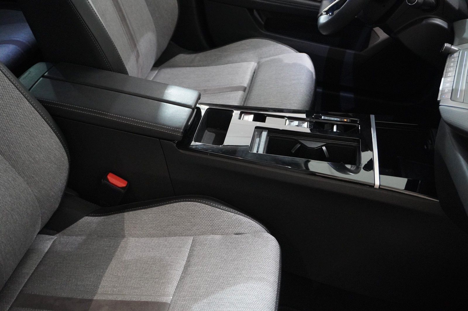 Fahrzeugabbildung Opel Astra L Lim. 1.5D ELEGANCE NAVI/LED/KAMERA/SPORT