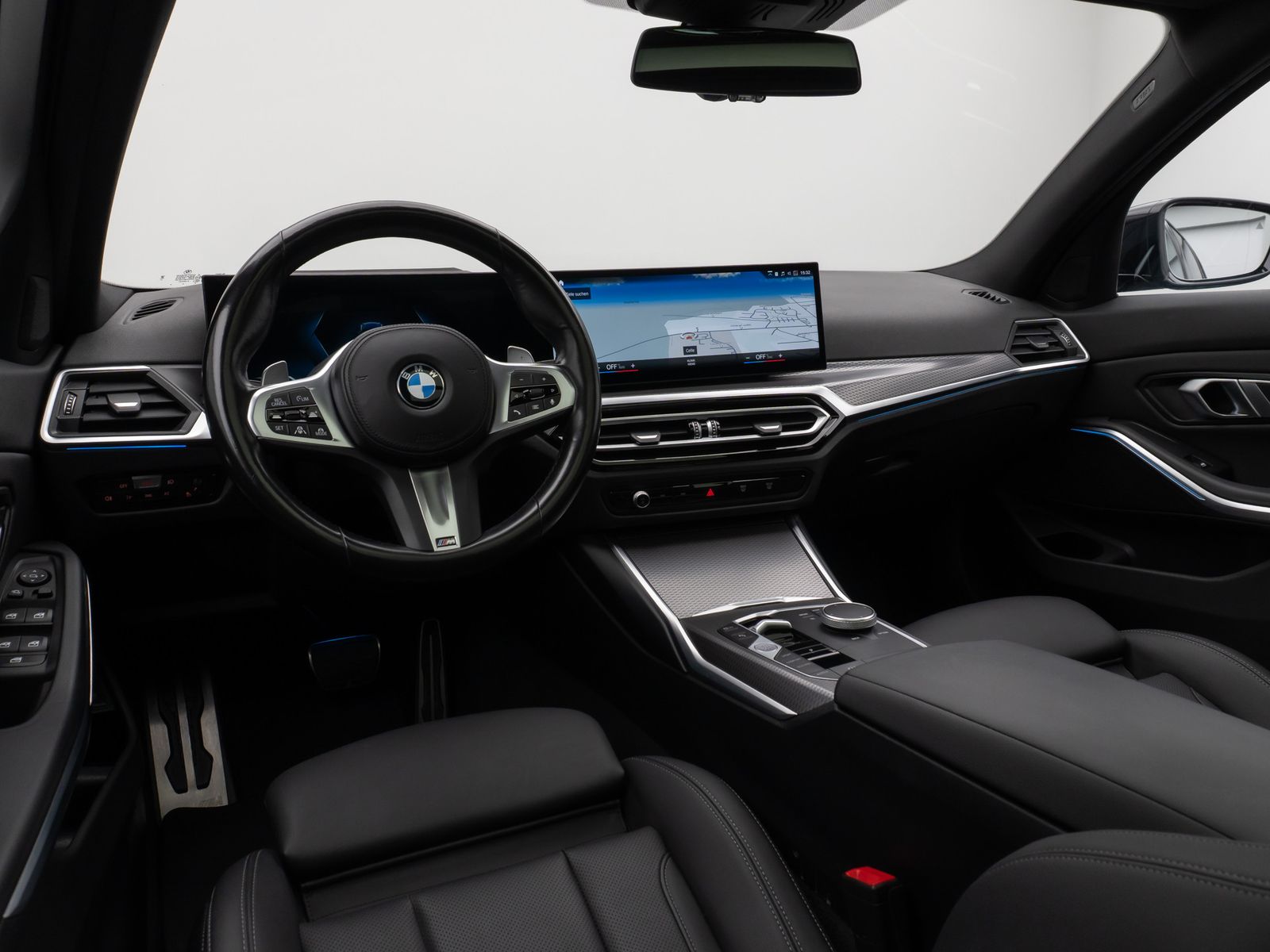 Fahrzeugabbildung BMW 318d M Sport Panorama Kamera HUD DAB HiFi AHK